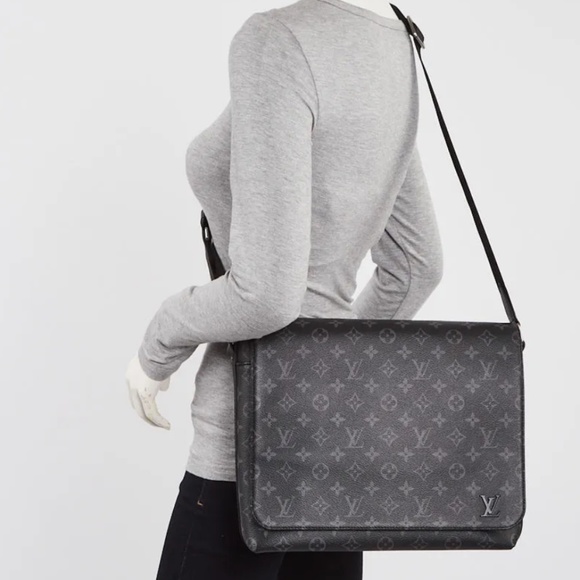 LOUIS VUITTON Monogram Eclipse Canvas District MM Messenger Bag - Picture 1 of 7